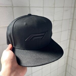 Formula One F1 Logo Snapback Cap Hat Adjustable Black Official OS BNWT Racing